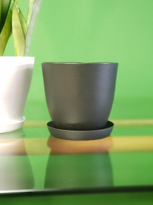 Plastic Pot with Drainage